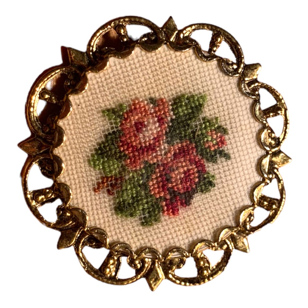 VTG Petit Point Rose Floral Green Leaf Oval Gold Tone Frame Brooch Lapel Pin